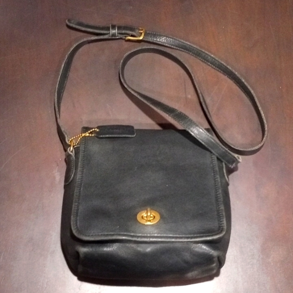Vintage Coach black crossbody J0P 9076 purse